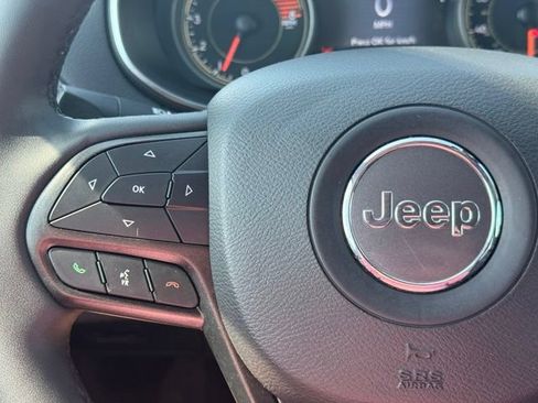 Used 2022 Jeep Cherokee Trailhawk w/ Premium Leather Package AWD/4WD image 31