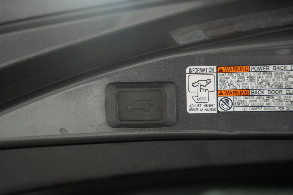 Used 2018 Toyota RAV4 Limited AWD/4WD image 9