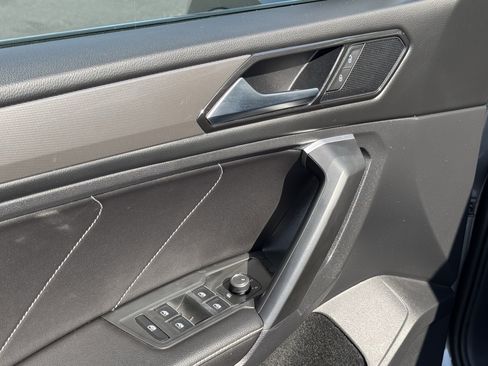 Used 2023 Volkswagen Tiguan SE w/ Panoramic Sunroof Package FWD image 20