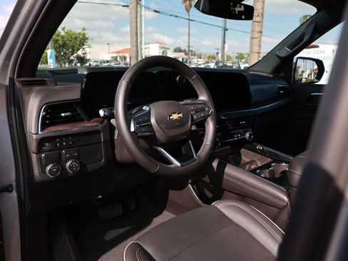 Used 2025 Chevrolet Suburban Premier image 11