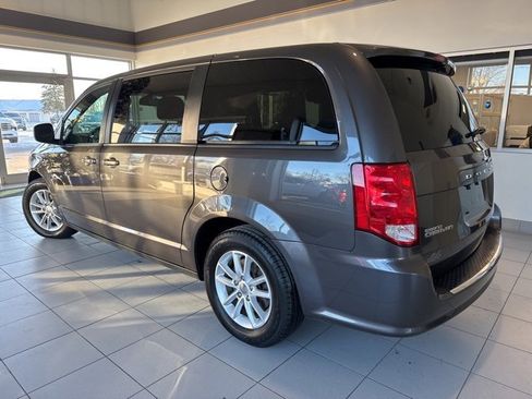 Used 2020 Dodge Grand Caravan SE image 4