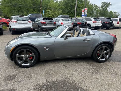 Used 2006 Pontiac Solstice Convertible w/ Premium Package image 3