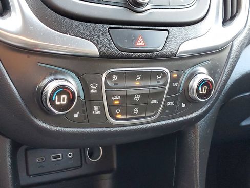 Used 2021 Chevrolet Equinox LT FWD image 30