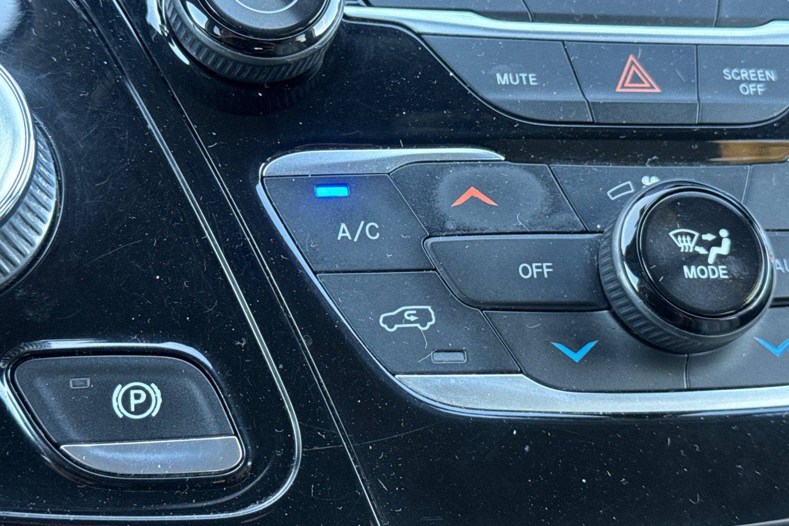 Used 2018 Chrysler Pacifica Touring-L FWD image 29