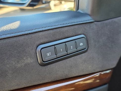 Used 2019 Cadillac Escalade Premium Luxury image 28