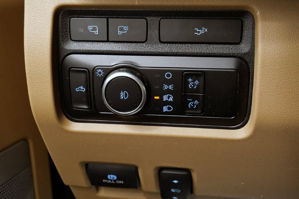 Used 2023 Ford F250 Lariat w/ Chrome Package AWD/4WD image 26