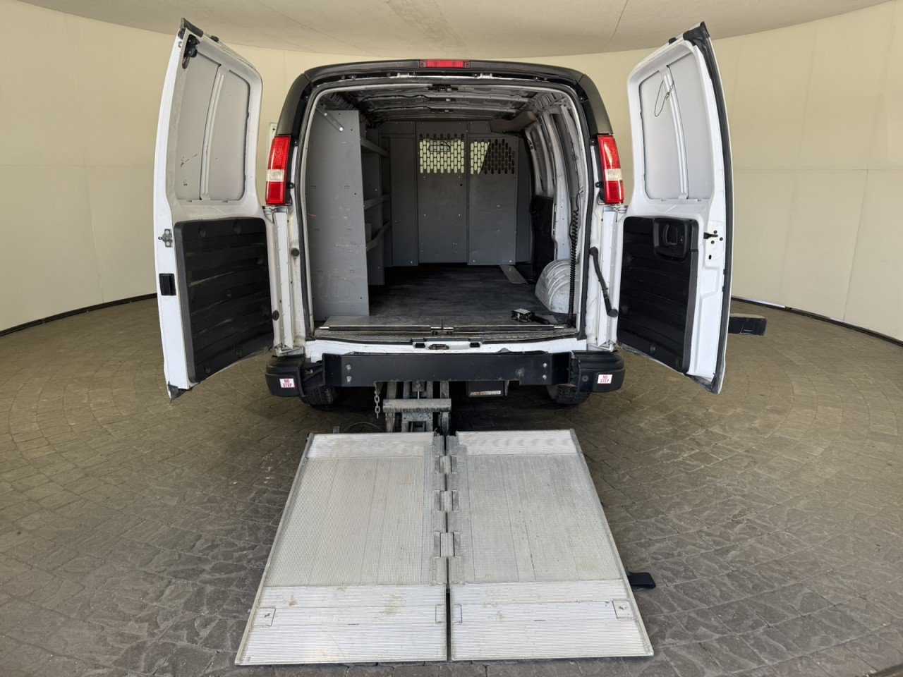 Used 2022 Chevrolet Express 3500 w/ Driver Convenience Package RWD image 9