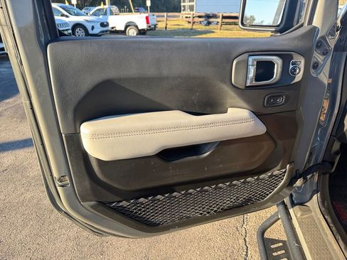 Used 2022 Jeep Gladiator Overland image 28
