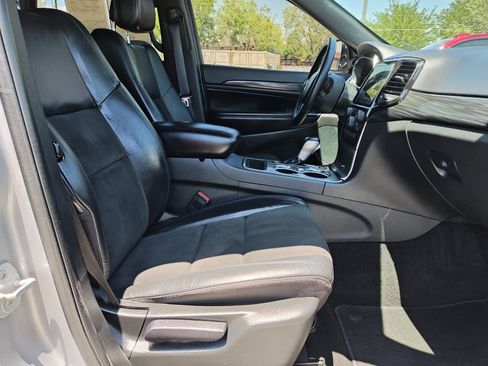 Used 2021 Jeep Grand Cherokee Laredo X AWD/4WD image 29