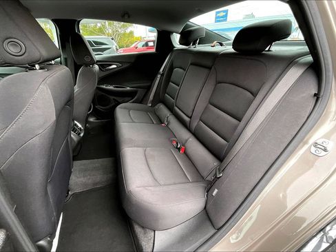 Used 2025 Chevrolet Malibu LT image 9