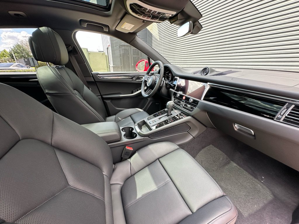 Used 2026 Porsche Macan AWD/4WD image 37