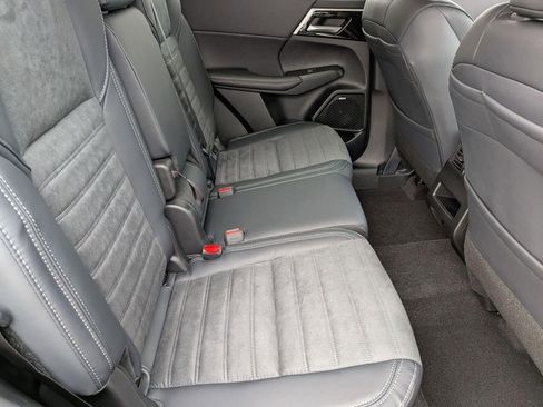 New 2026 Mitsubishi Outlander SE image 30