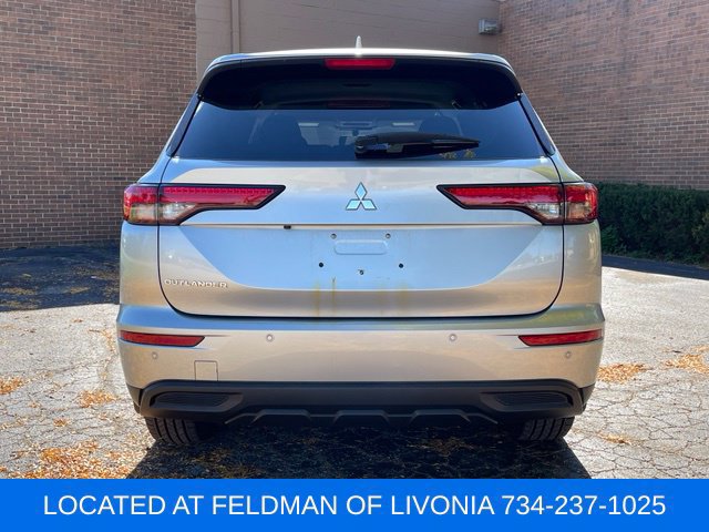 Used 2024 Mitsubishi Outlander ES AWD/4WD image 4