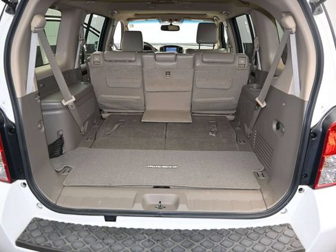 Used 2010 Nissan Pathfinder LE w/ Navigation Pkg AWD/4WD image 15