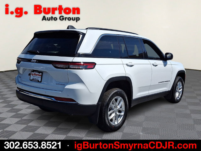 New 2026 Jeep Grand Cherokee Laredo w/ MOPAR Finishing Package AWD/4WD image 4