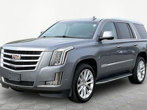 Used 2020 Cadillac Escalade Luxury image 3