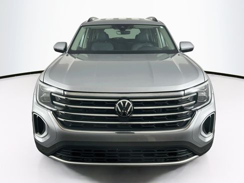 Used 2025 Volkswagen Atlas SE AWD/4WD image 2