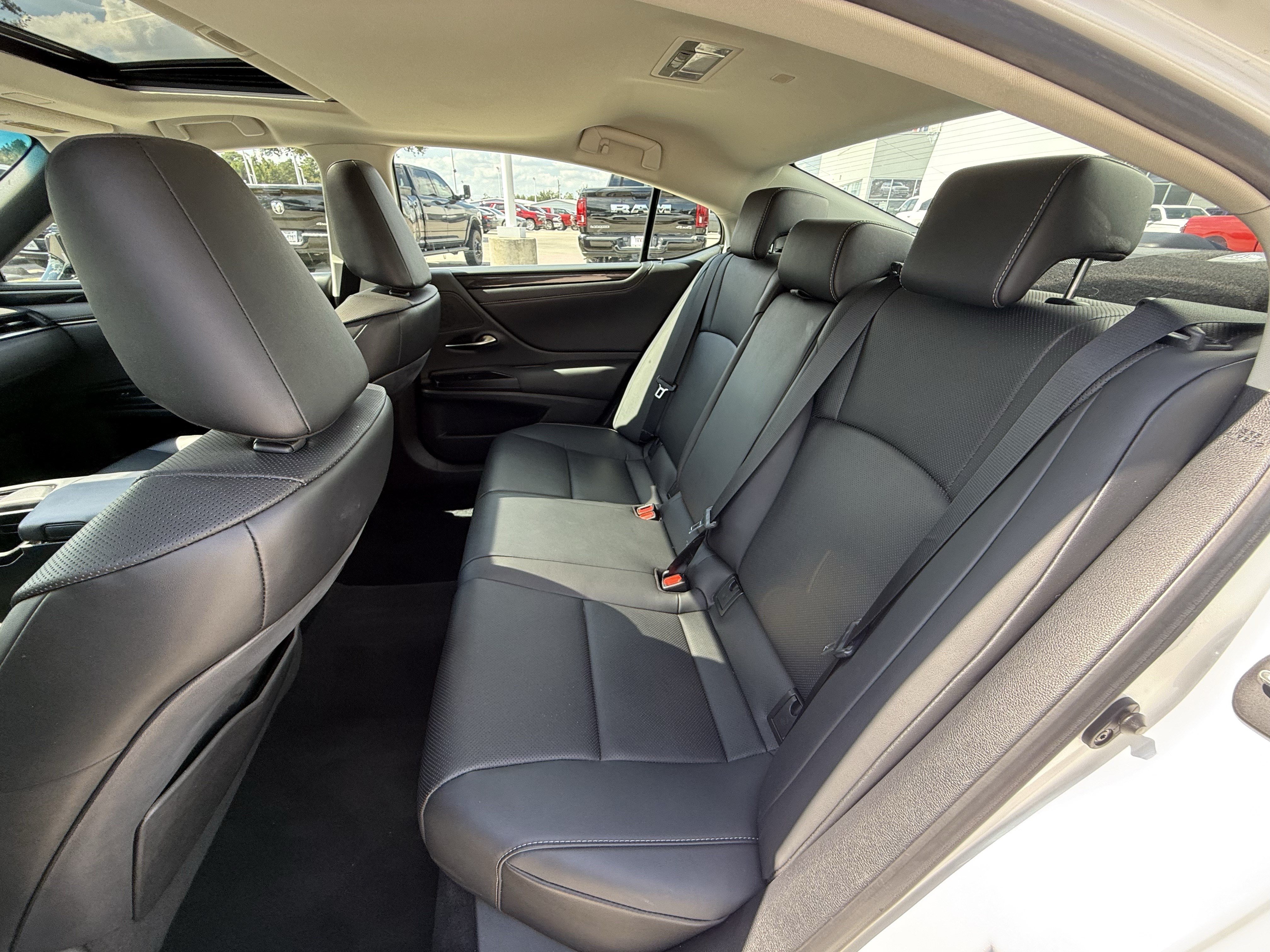 Used 2021 Lexus ES 350 w/ Accessory Package FWD image 28