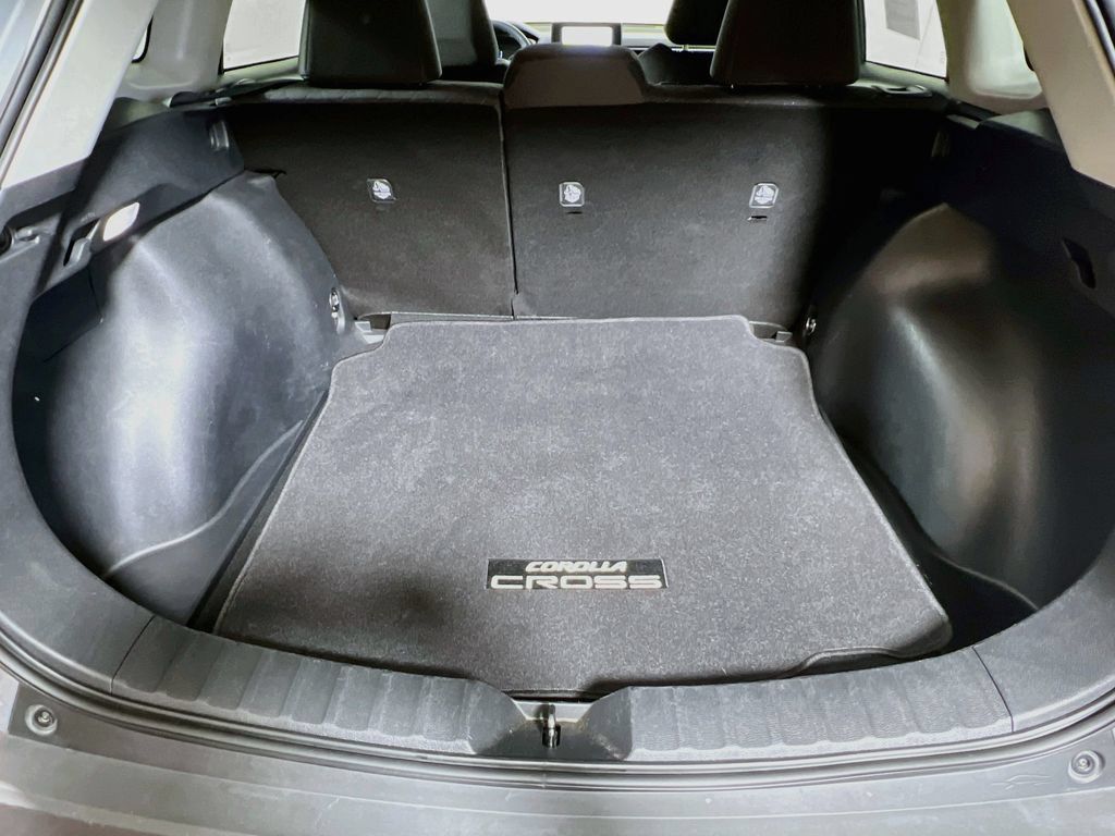 Certified 2025 Toyota Corolla Cross LE FWD image 22