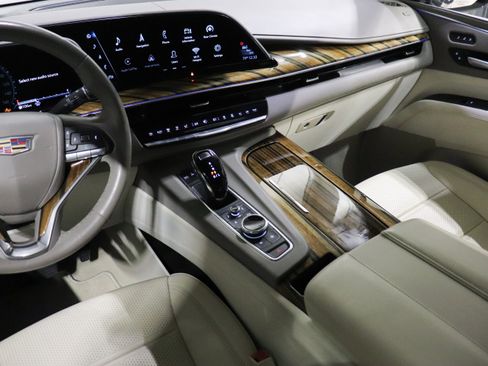 Certified 2022 Cadillac Escalade ESV Sport Platinum image 28