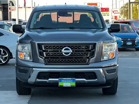 Used 2022 Nissan Titan SV image 11