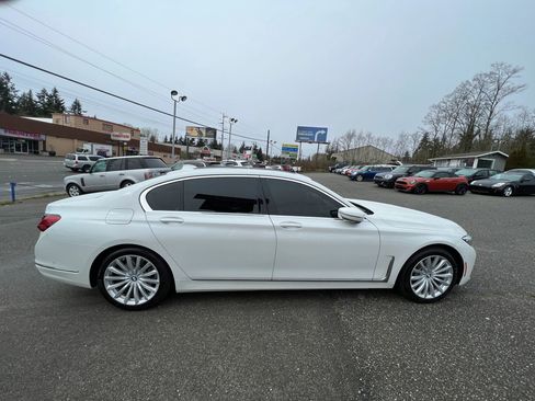 Used 2022 BMW 740i image 8