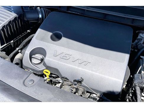 Used 2022 Chevrolet Traverse LS AWD/4WD image 32