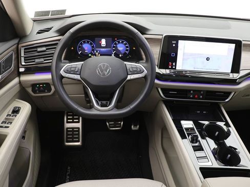 Used 2025 Volkswagen Atlas SEL Premium R-Line image 17
