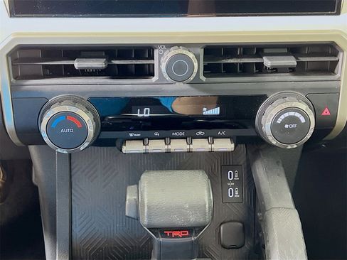 Used 2024 Toyota Tacoma TRD Off-Road image 17