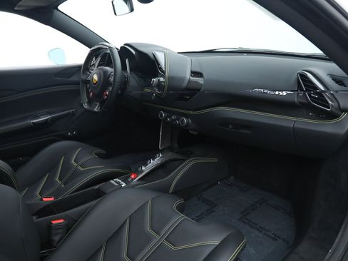 Used 2017 Ferrari 488 GTB RWD image 19