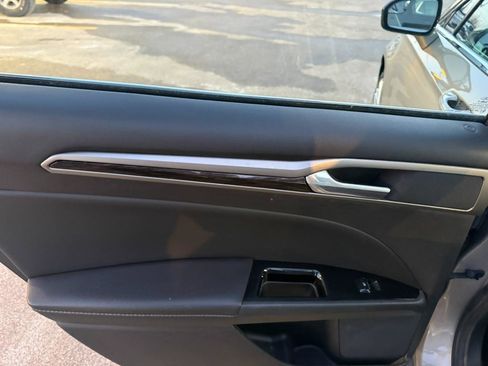 Used 2015 Ford Fusion SE w/ Equipment Group 202A FWD image 12