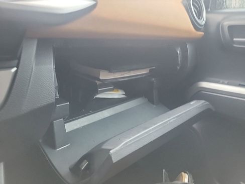 Used 2017 Toyota Tacoma SR5 image 33