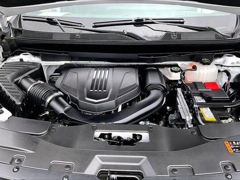 Used 2024 Chevrolet Traverse LT image 13