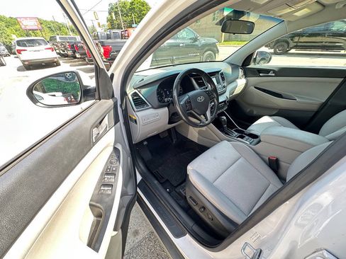 Used 2017 Hyundai Tucson Sport AWD/4WD image 12