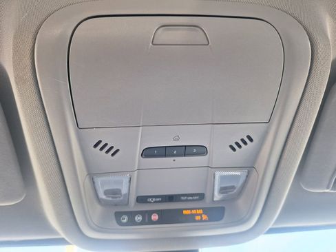 Used 2021 GMC Acadia SLT image 18