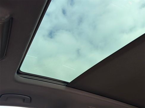 Used 2023 Volkswagen Atlas Cross Sport SE w/ Panoramic Sunroof Package image 22