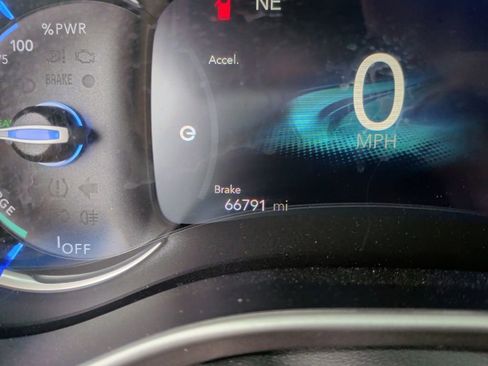 Used 2024 Chrysler Pacifica Limited FWD image 20