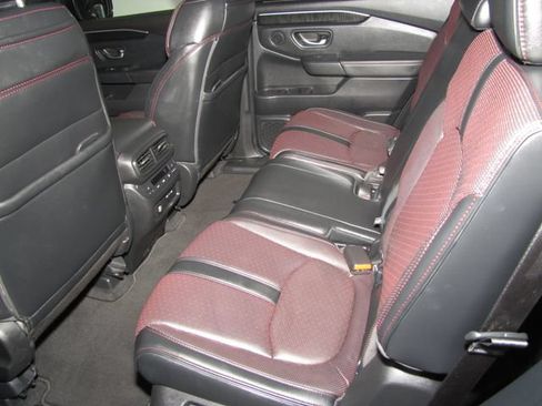 Certified 2025 Honda Pilot Black Edition image 13