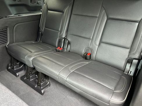 Used 2024 Chevrolet Suburban Premier AWD/4WD image 15