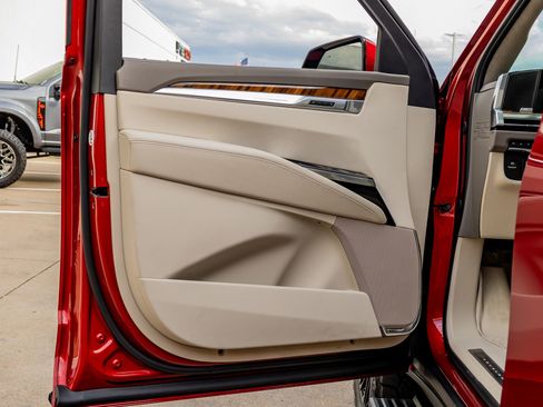 Used 2025 Cadillac Escalade Sport Platinum w/ LPO, Floor Liner Package image 38