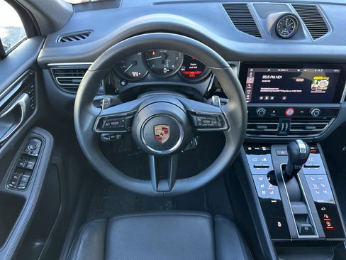 Certified 2025 Porsche Macan AWD/4WD image 15