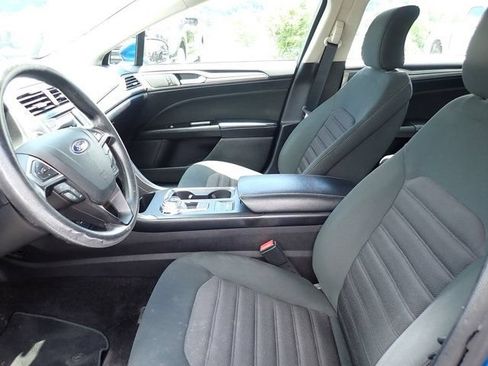 Used 2017 Ford Fusion SE FWD image 11