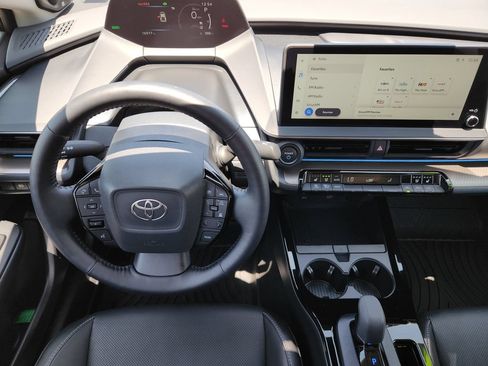 Used 2025 Toyota Prius Limited w/ Limited Premium Package FWD image 29