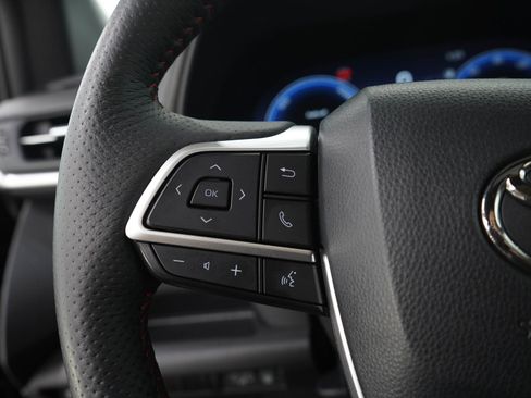 Used 2025 Toyota Sienna XSE AWD/4WD image 26