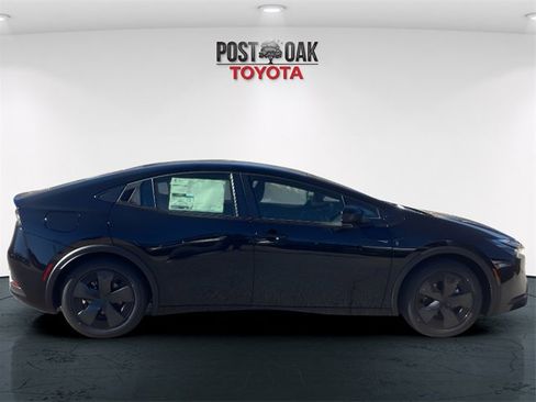 New 2026 Toyota Prius Plug-In Hybrid image 8