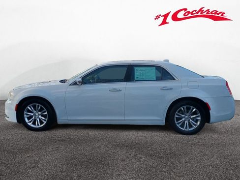 Used 2015 Chrysler 300 C image 4