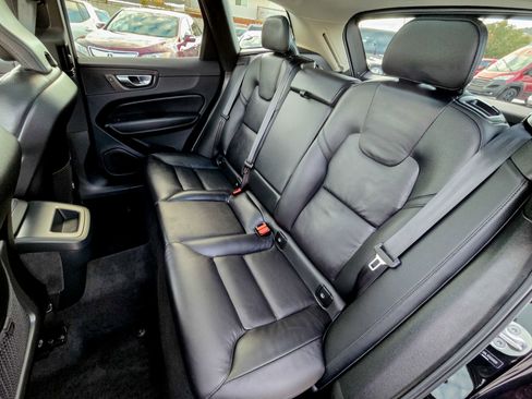Used 2024 Volvo XC60 B5 Plus image 34