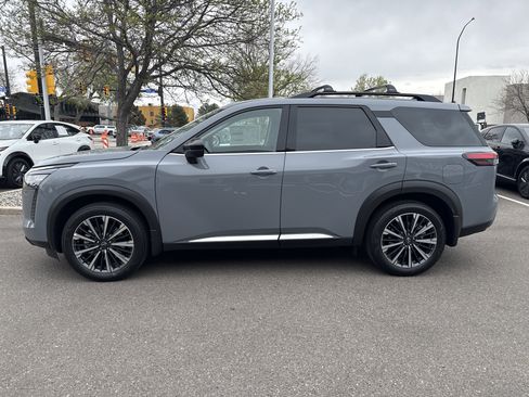 Used 2026 Nissan Pathfinder Platinum image 4