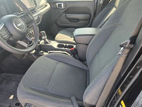 Used 2024 Jeep Wrangler Willys image 19