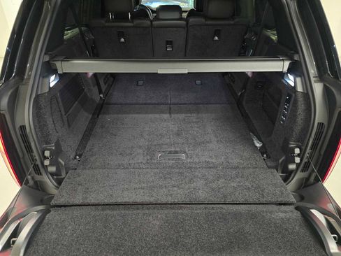 New 2025 Land Rover Range Rover Long Wheelbase SE image 16